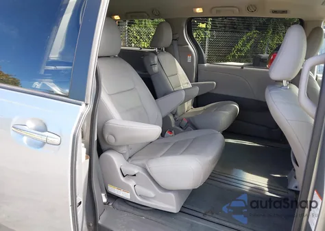 2016 Toyota Sienna Xle 8 Passenger z USA, uszkodzony, nr VIN 5TDYK3DC6GS725712